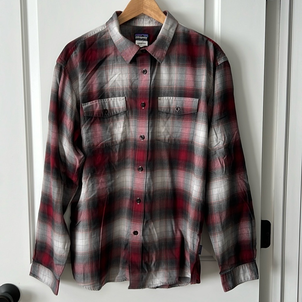 Patagonia men’s long sleeve button down shirt